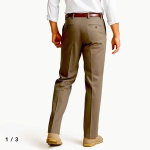 Dockers Signature Khakis Pebble Brown Classic Flat Front Size 42 x 32 NEW